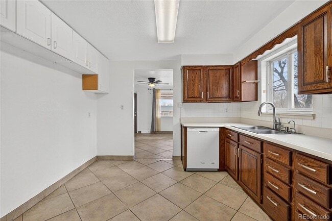 Building Photo - 225 S Yates St