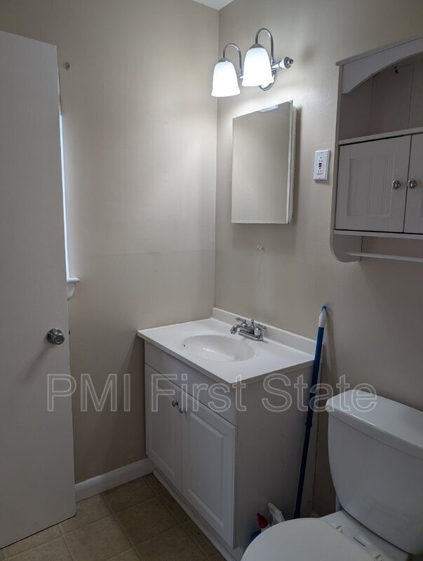 Building Photo - 1210 Chelmsford Cir