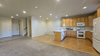 Building Photo - Townhome for Rent: 4-Bedroom, 3.5-Bath in ...