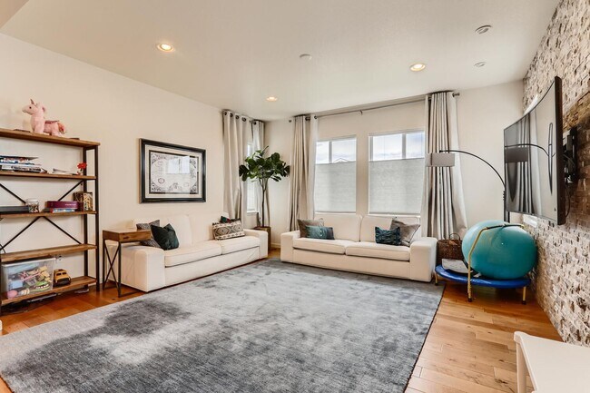 Building Photo - Stunning Newer-Built Home in Desirable Pal...