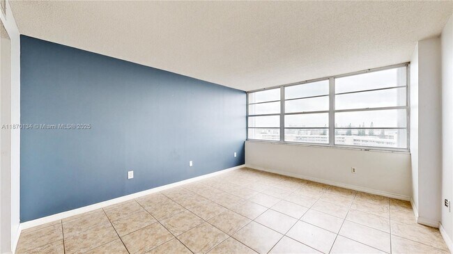Building Photo - 18011 Biscayne Blvd