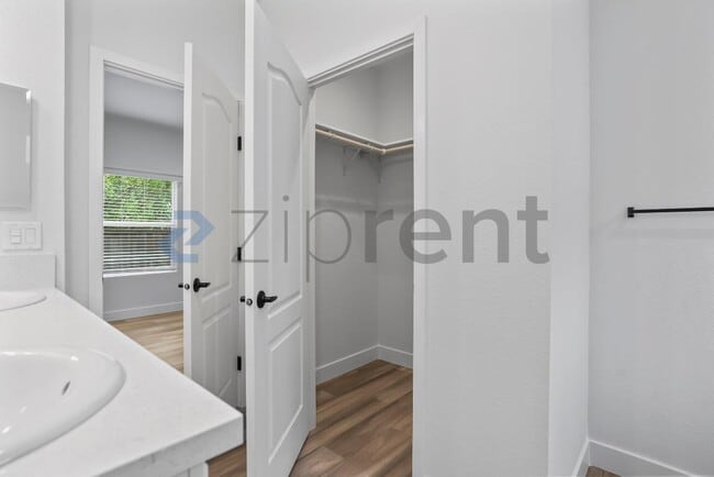 Building Photo - 10112 Westminster Ct