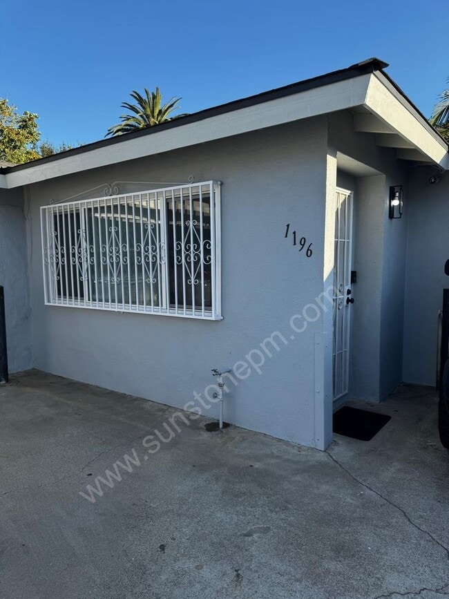 Building Photo - 1200 W 9th St