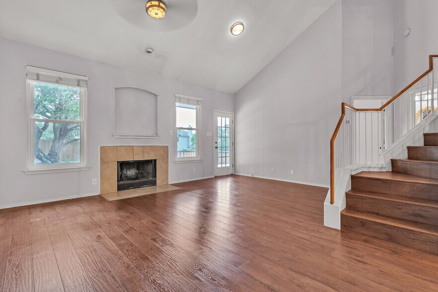 Building Photo - 21539 Encino Lookout