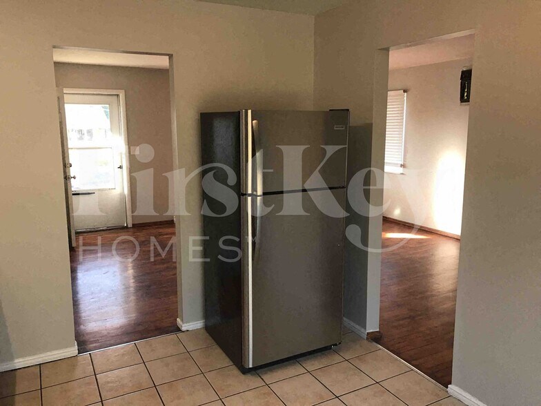 Building Photo - 5994 Waldway Ln