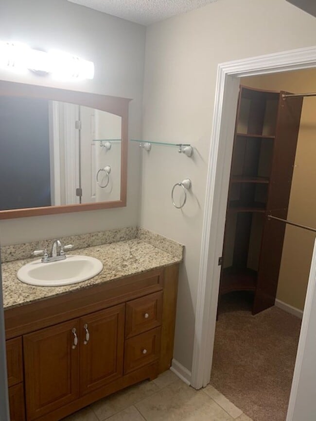 Building Photo - 3 Bd / 2 Bath Home in Pinehurst Subd.