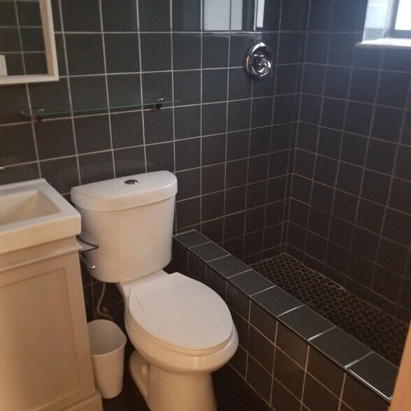 Building Photo - 515 S 20th Ave