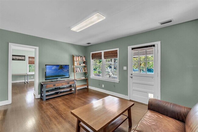Building Photo - 1505 E Ridgewood St