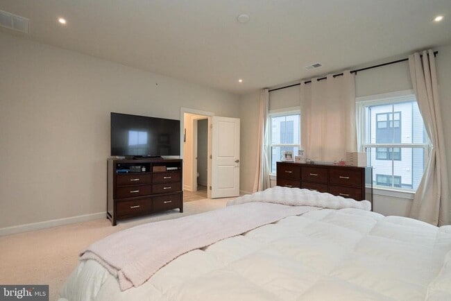 Building Photo - 2269 Woodland Gap Terrace