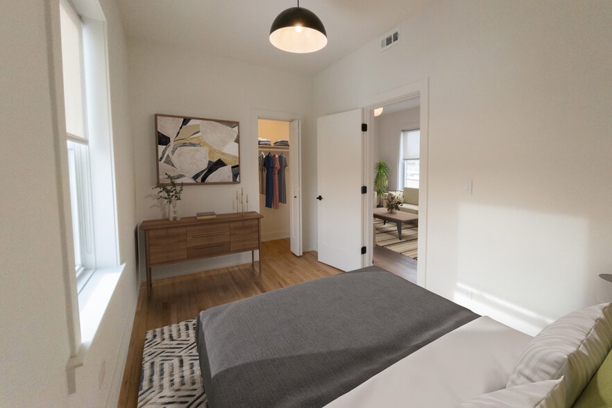 Building Photo - 3051 W Medill Ave