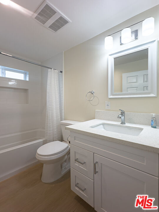 Building Photo - 2718 W 70th St