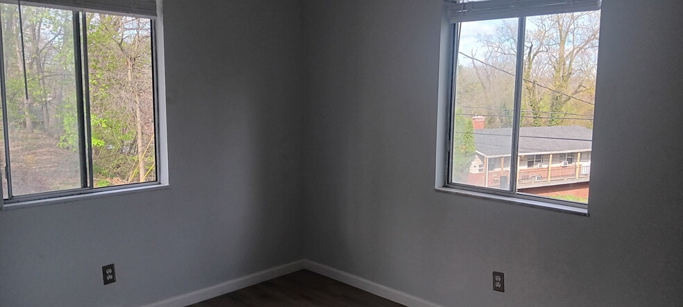 Building Photo - 246 Cluster Ave