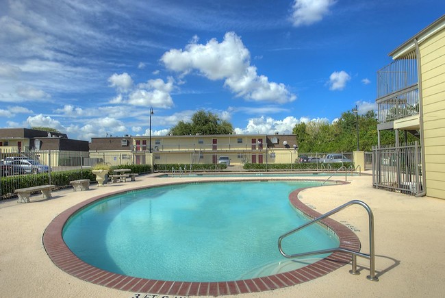 Primary Photo - Oaks of Baytown Apartments