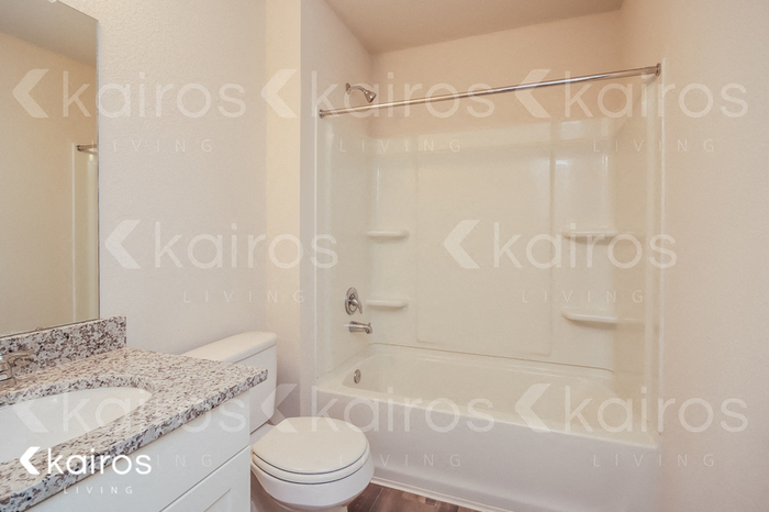 Building Photo - 15581 Briar Forest Dr
