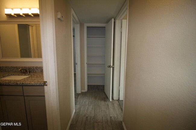Building Photo - 351 Duanesburg St