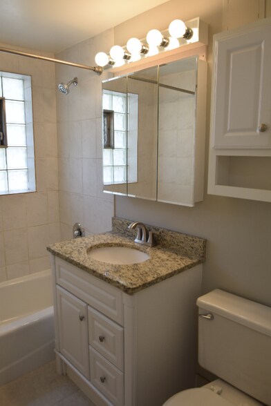 Building Photo - 1469 Ashland Ave