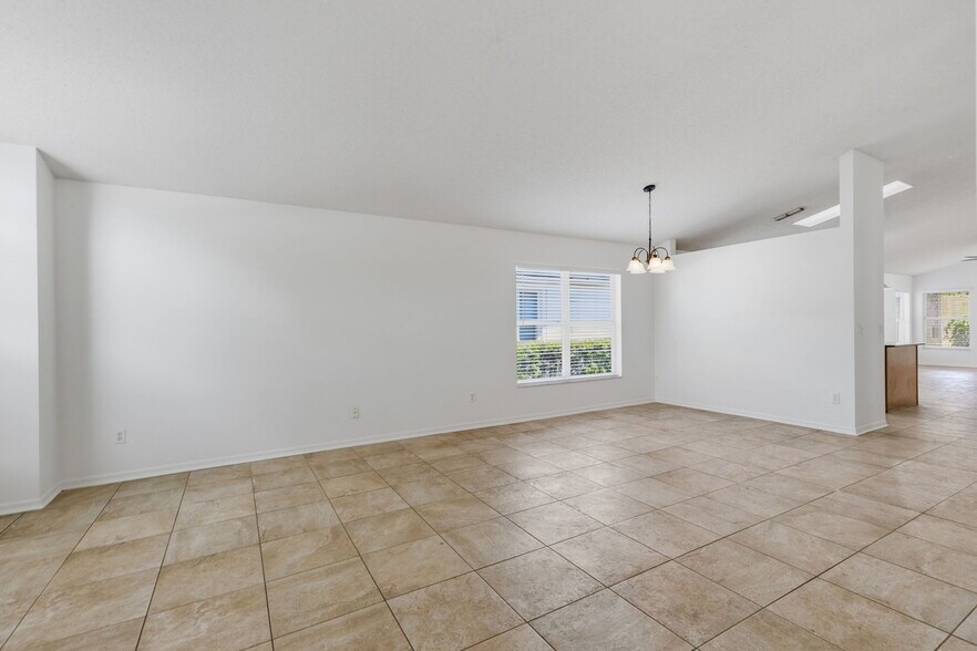 Building Photo - 8026 Waldorf Ct