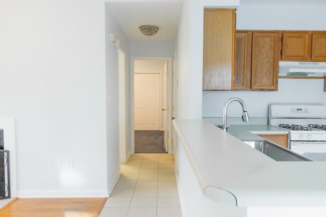 Building Photo - 206 Parkwood Cir