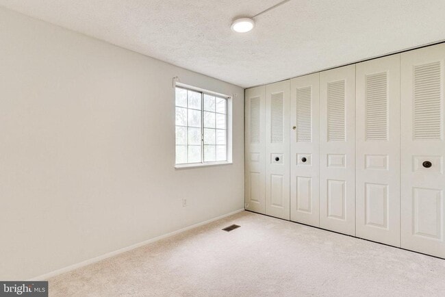 Building Photo - 2841 Shepperton Terrace