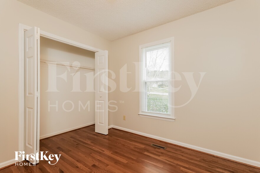 Building Photo - 9029 Jefferson Woods Dr