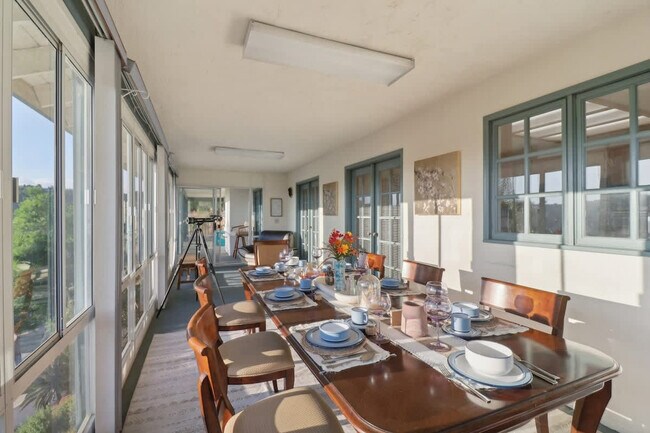 Building Photo - 2908 Lakemont Dr