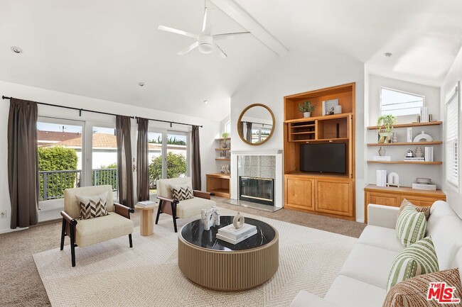 Building Photo - 8214 Creighton Ave