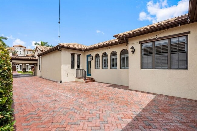Building Photo - 6022 Beacon Shores St