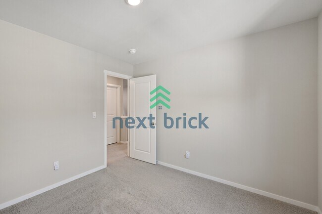 Building Photo - "Charming 3-Bed Home with 2.5 Baths in Picturesque Snohomish – 1720 Sq. Ft. of Comfort Awaits!"