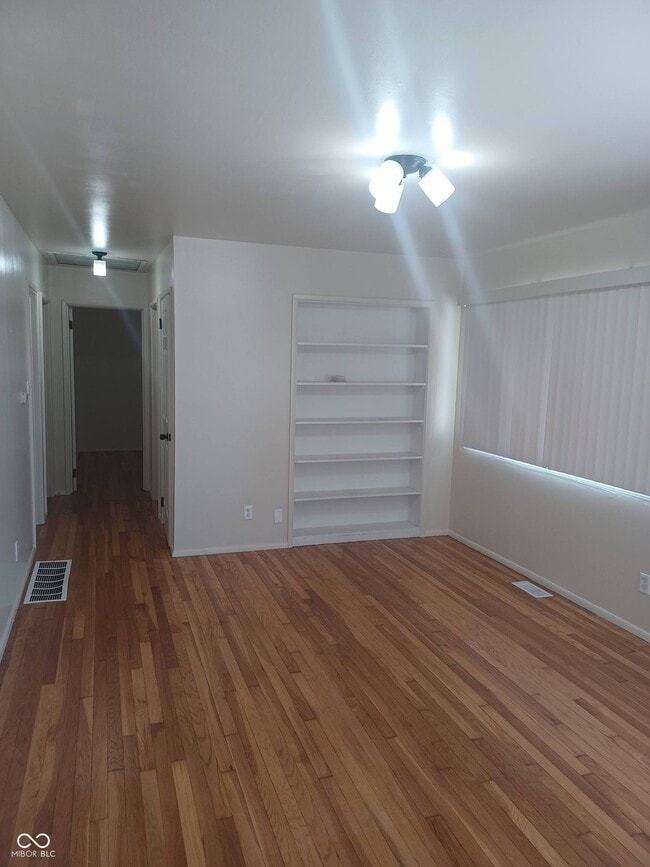 Building Photo - 33 S Post Rd