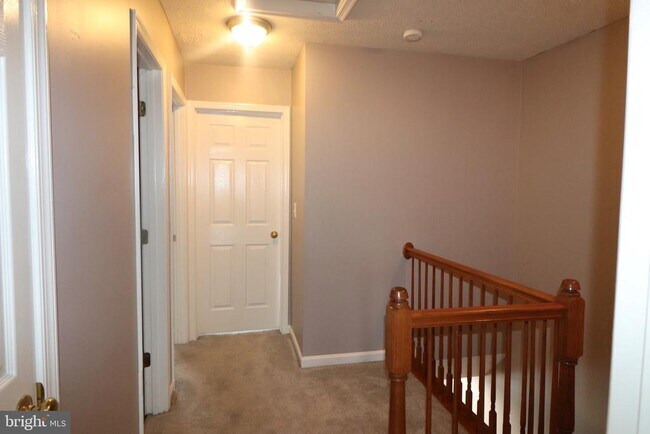 Building Photo - 104 Stingray Ct