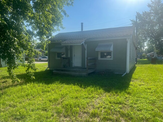 Building Photo - 1 Bedroom Home in Davenport, IA