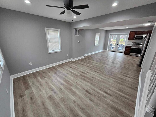 Building Photo - COMING SOON-4 Bedroom Townhouse in Essex