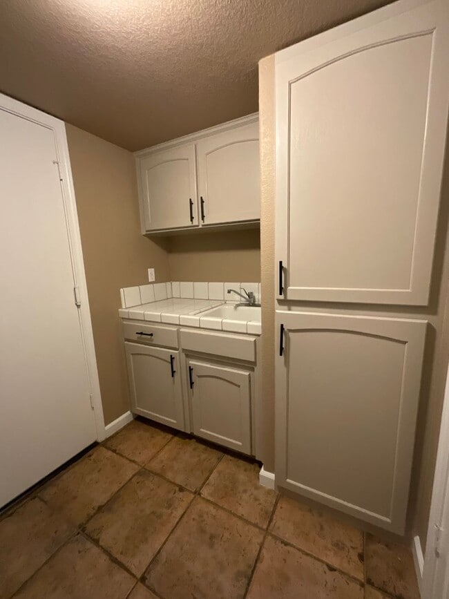 Building Photo - Spacious Four Bedroom Home in Figarden Loo...
