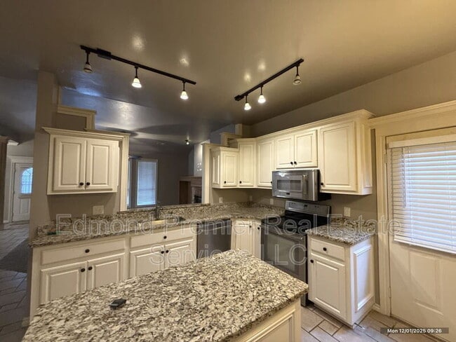 Building Photo - 14001 Arapaho Rd