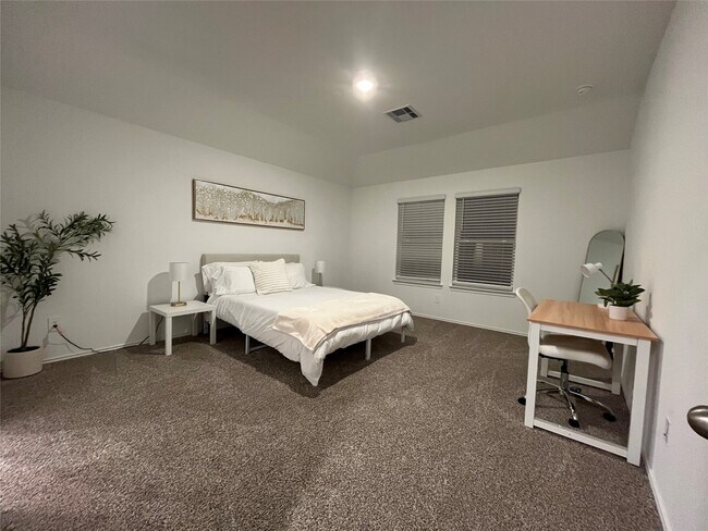 Building Photo - 5446 Wyndham Rdg Ln