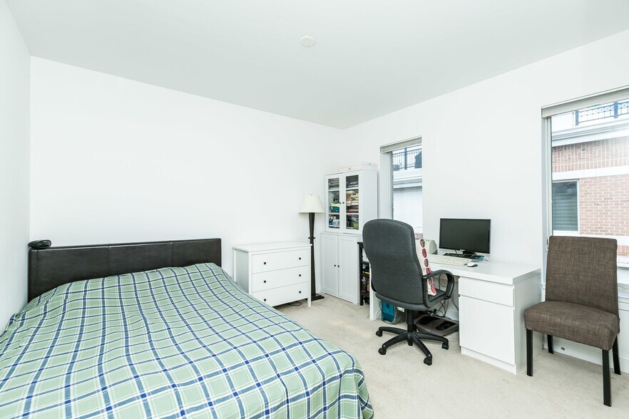 Building Photo - 639 Ponte Villas S