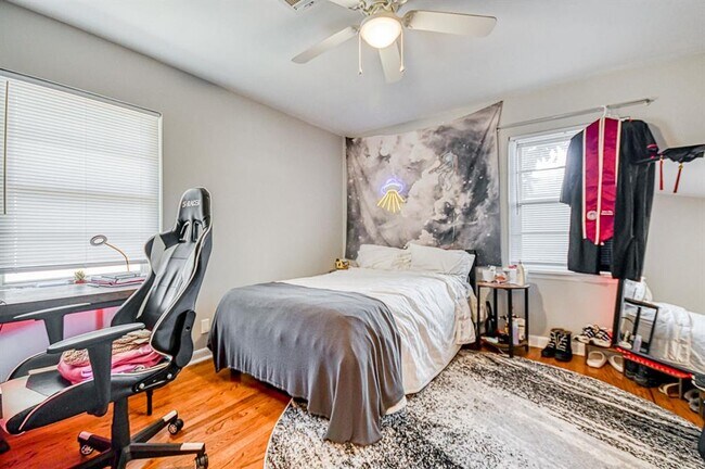 Building Photo - 1205 Westlawn Dr