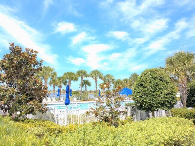 Building Photo - Annual Furnished 2 Bedroom 2 Bathroom with a Flex Room in Island Walk!