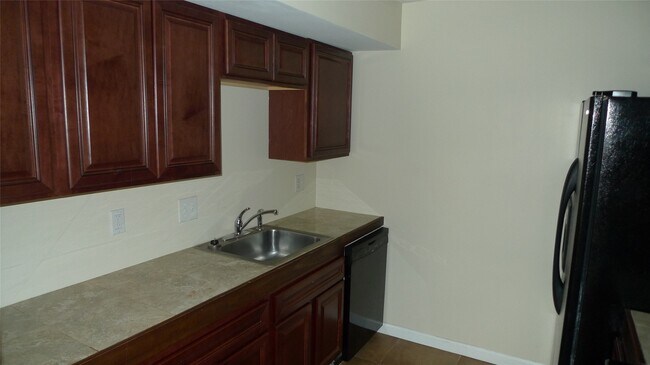 Building Photo - 16111 Aspenglen Dr