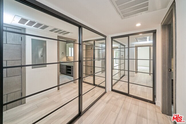 Building Photo - 145 S Maple Dr