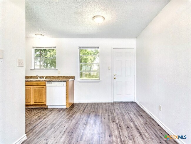 Building Photo - 744 Old Martindale Rd