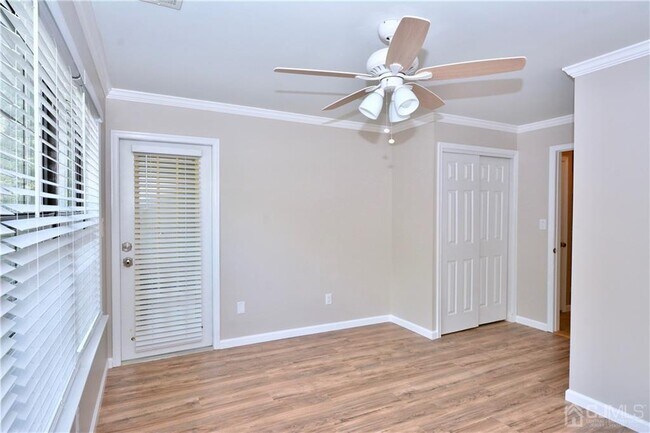 Building Photo - 1209 Stoneridge Cir