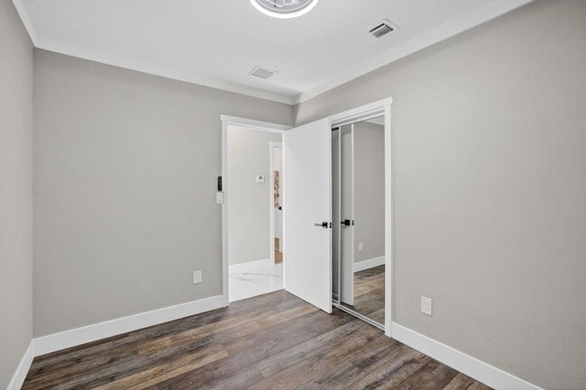 Building Photo - 108 SW 24th Ave