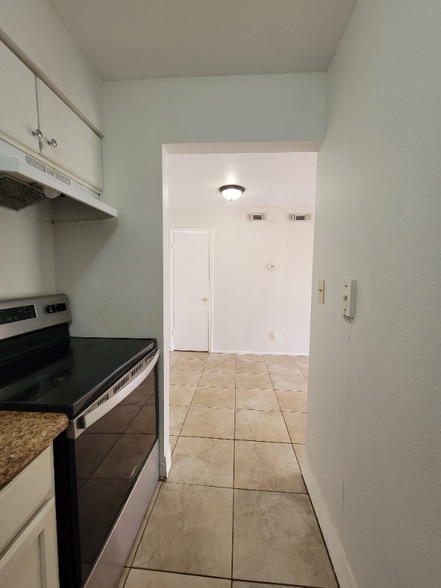 Building Photo - 2937 Winkler Ave