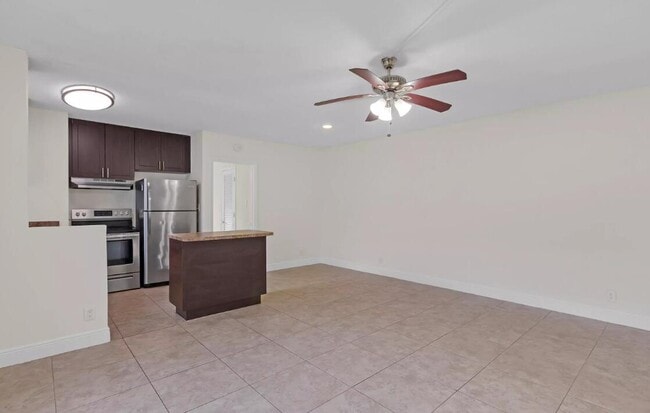 Building Photo - 560 NE 46th St