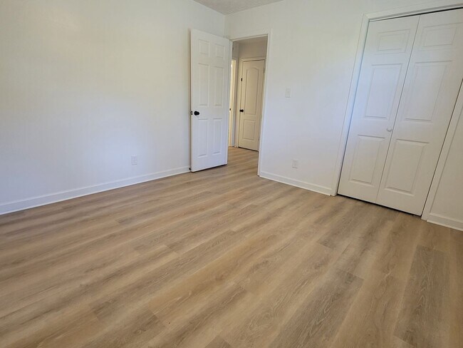 Building Photo - 2BD 1BA Home (Newly Renovated, Yardcare In...