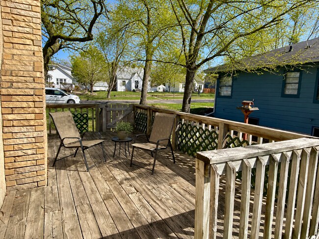 Building Photo - Charming 2BR/2.5 BA Anoka Home Available 8/1! Walk to Downtown