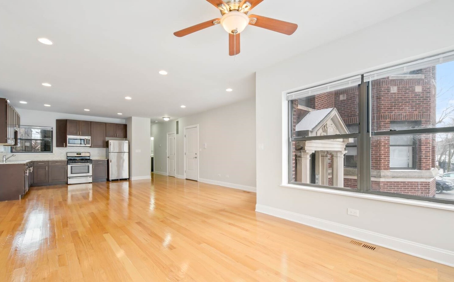 Building Photo - 1346 W Howard St