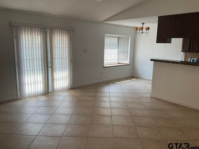 Building Photo - 5101 Foxglove Cir
