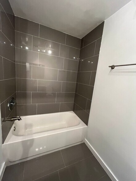 Building Photo - 358 S Gramercy Pl